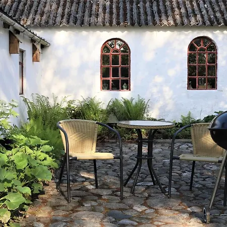 Landlig Idyl Pa Dommergarden Bed And Coffee